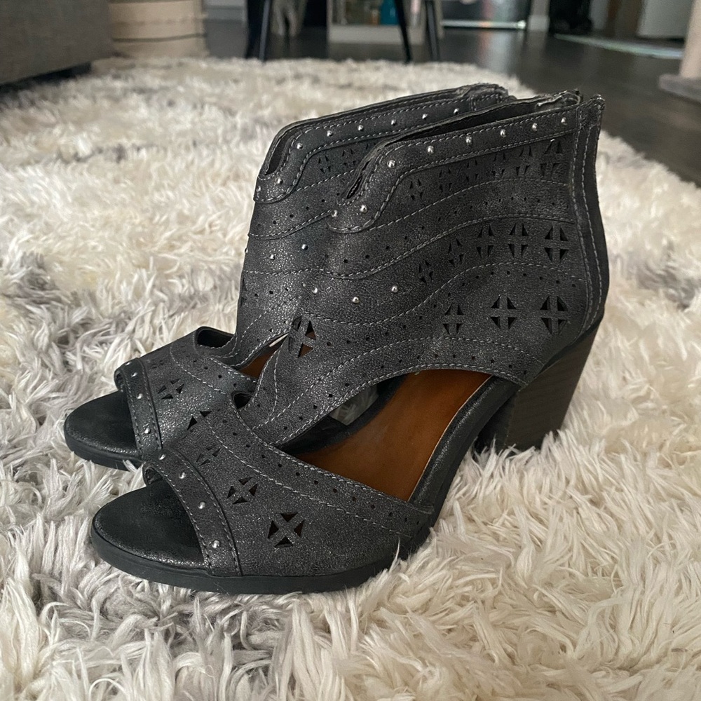 Size 5 Maurices Heels
